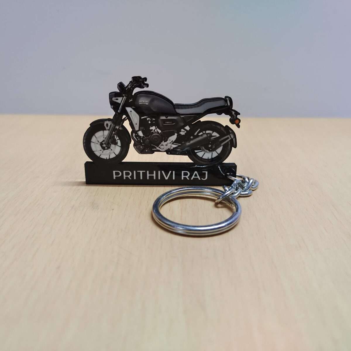 Customized Yamaha FZ X Metallic Black Colorful Bike Shape Gel Number Plate Keychain (2)