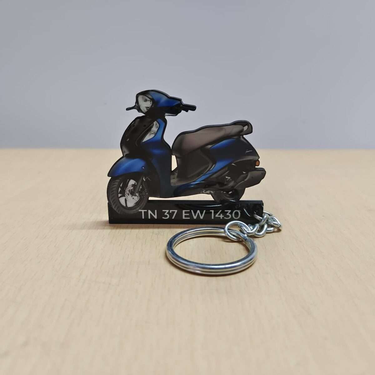 Customized Yamaha Fascino 125 Dark Matte Blue-Disc Colorful Scooter Shape Gel Number Plate Keychain (2)