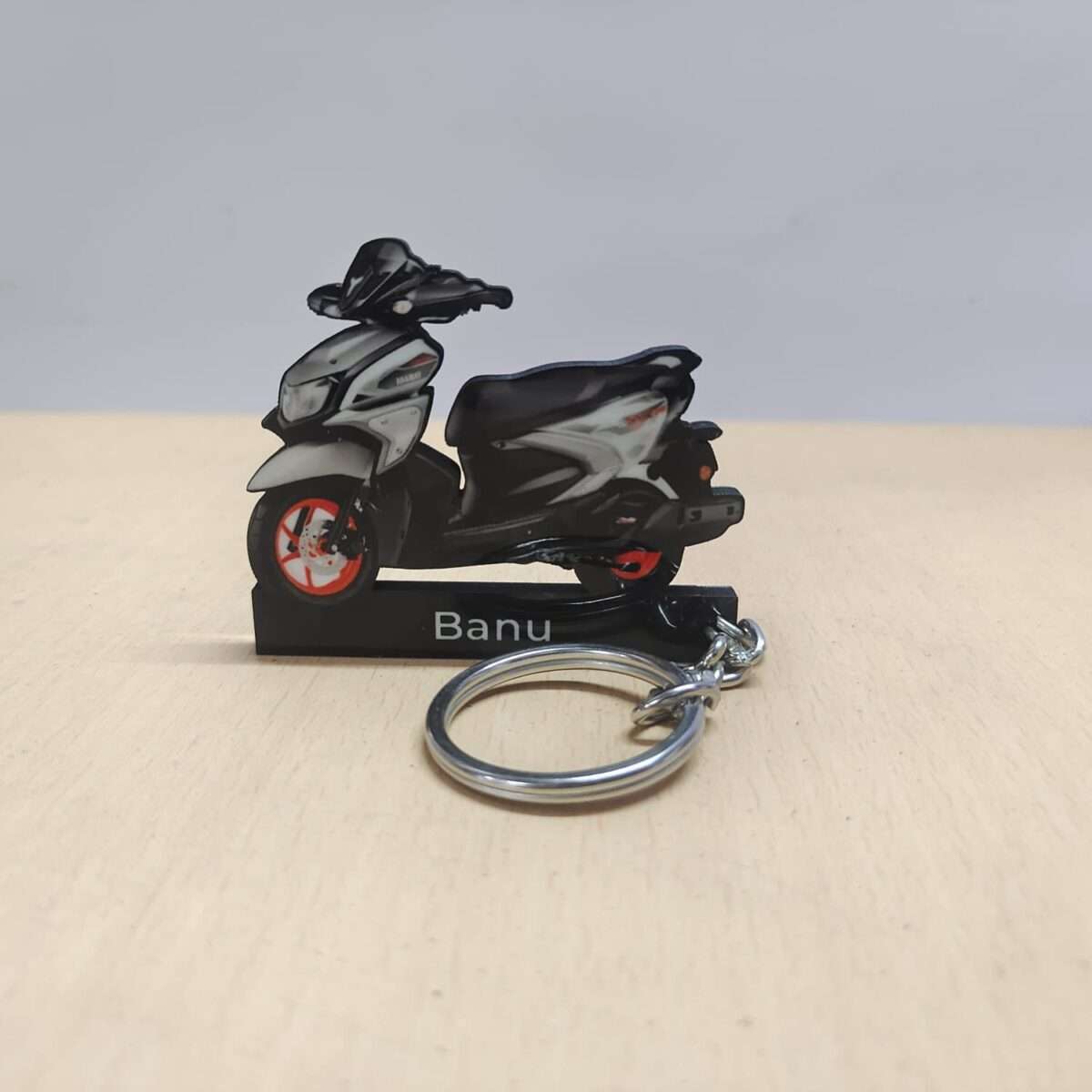 Customized Yamaha Ray ZR 125 Light Grey Vermillion-SR Colorful Scooter Shape Gel Number Plate Keychain (2)