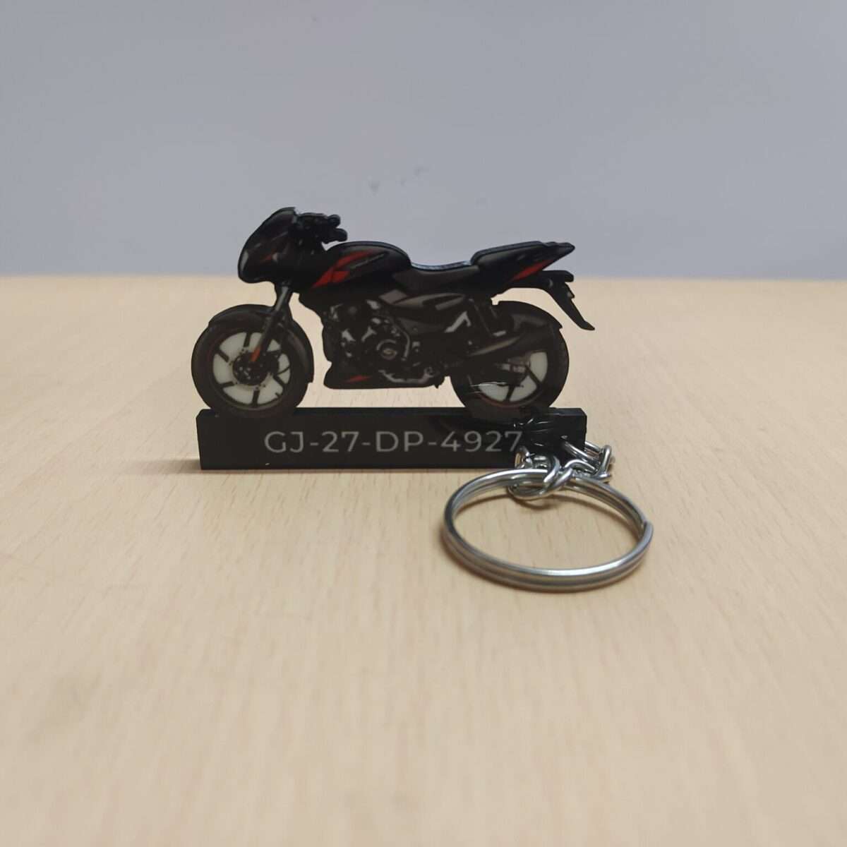 Customized Bajaj Pulsar 125 Red Carbon Fibre Edition Split Seat Colorful Bike Shape Gel Number Plate Keychain (2)