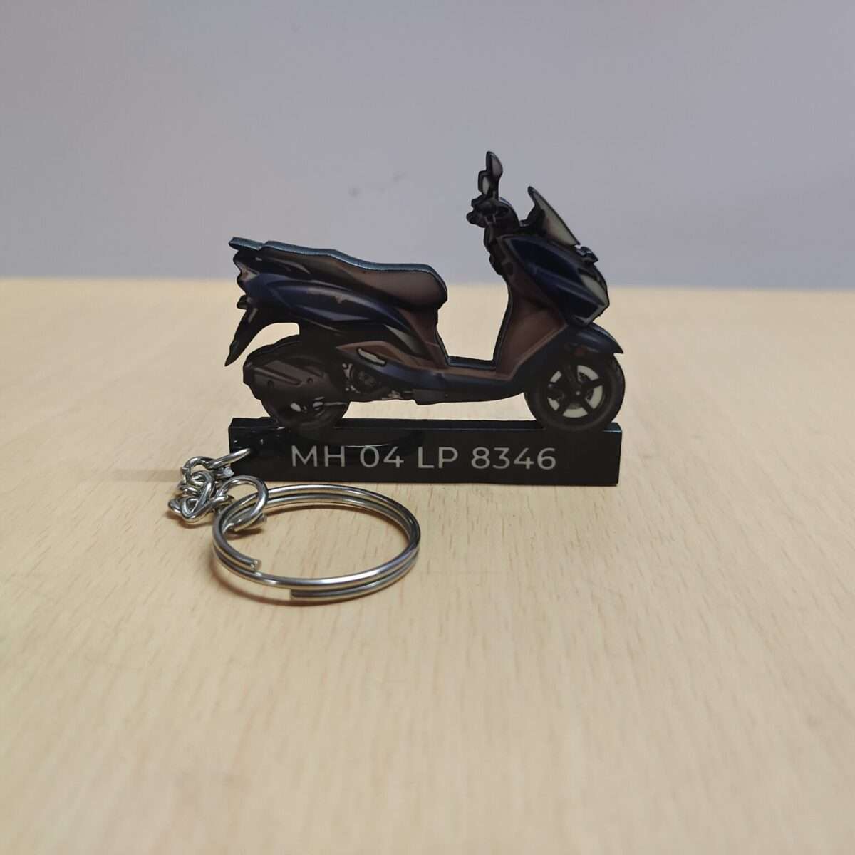 Customized Suzuki Burgman Street 125 Glossy Grey colorful Scooter Shape Gel Number Plate Keychain (01)
