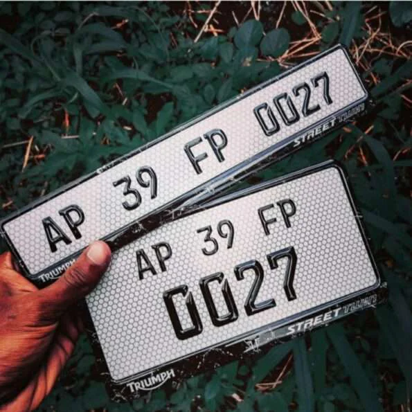 Triumph Street Twin 900 Number Plate (Gel)